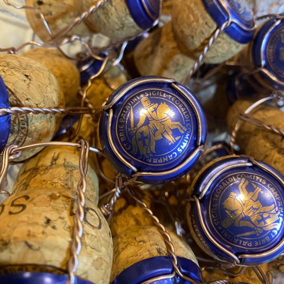 30 Sets Tattinger Prestige Brut Rose Corks & Cages - Picture 1 of 6